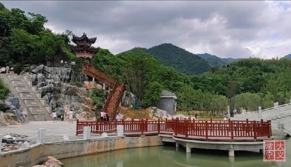 市領(lǐng)導(dǎo)檢查景區(qū)假期期間疫情防控工作